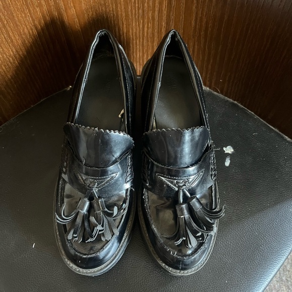 Chunky tassel heels. Size 8. - Picture 6 of 6